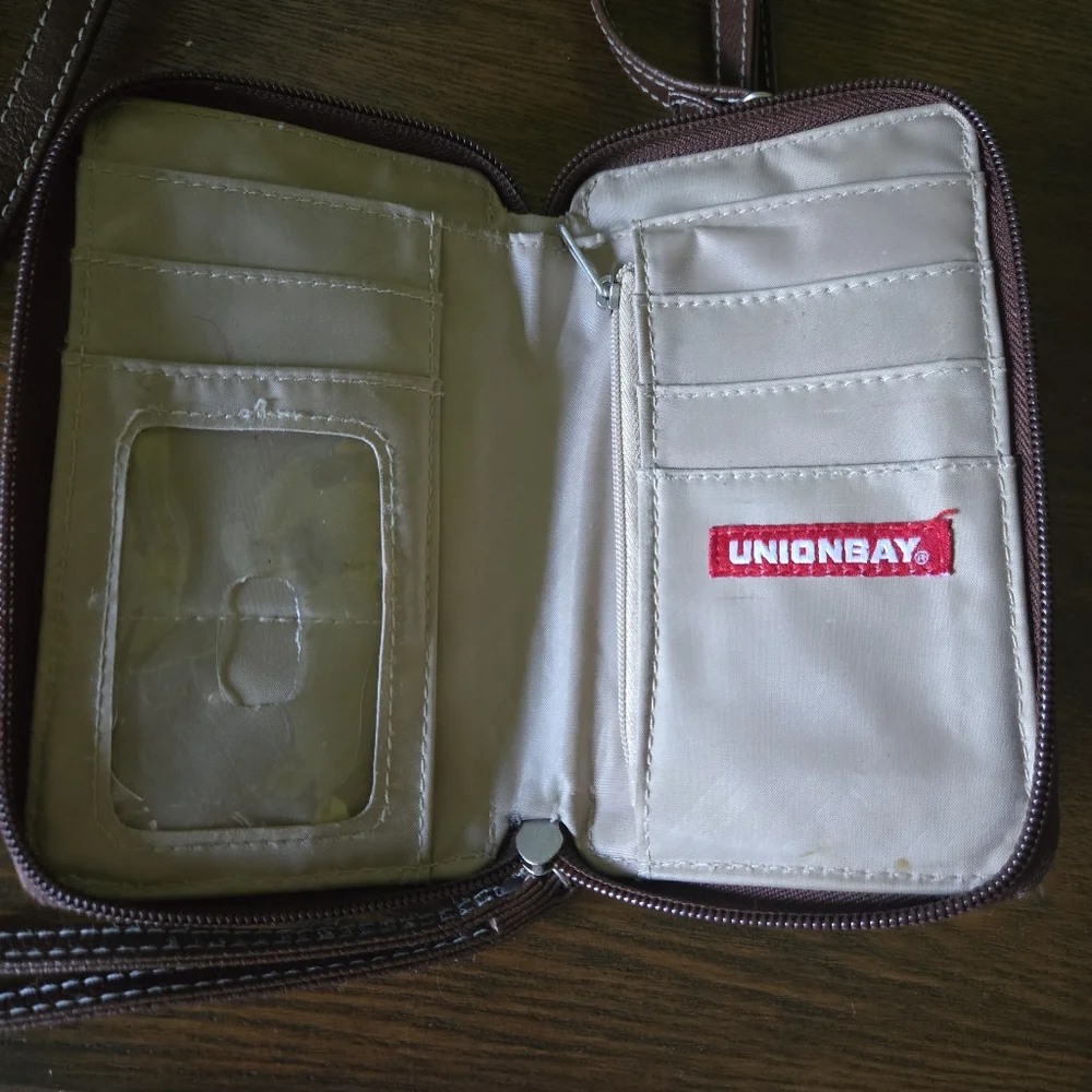 UNIONBAY Unicorn Patterned Crossbody Or Wristlet Wallet - Preloved - Picture 5 of 7